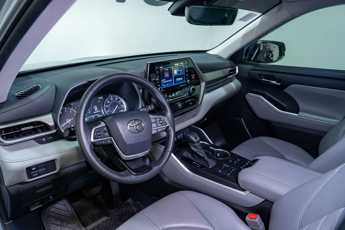 Used 2022 Toyota Highlander XLE AWD/4WD image 14