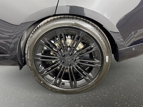 New 2026 Land Rover Range Rover Long Wheelbase SE image 33