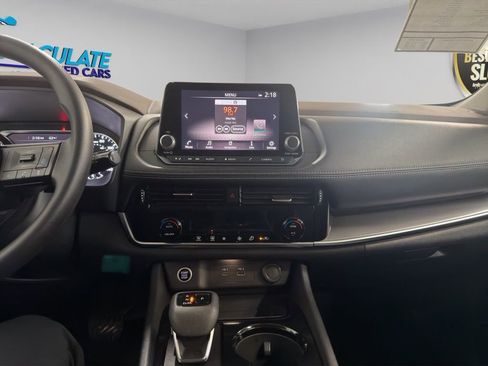 Used 2021 Nissan Rogue SV image 12