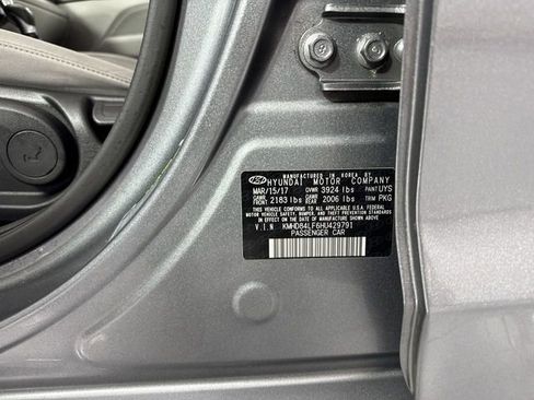 Used 2017 Hyundai Elantra SE image 34