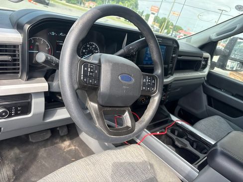 Used 2025 Ford F250 XLT w/ FX4 Off-Road Package AWD/4WD image 3