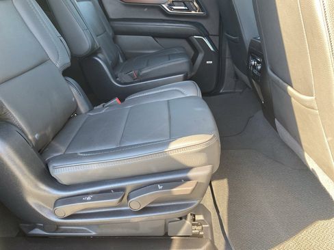 Used 2025 GMC Yukon XL Denali image 17