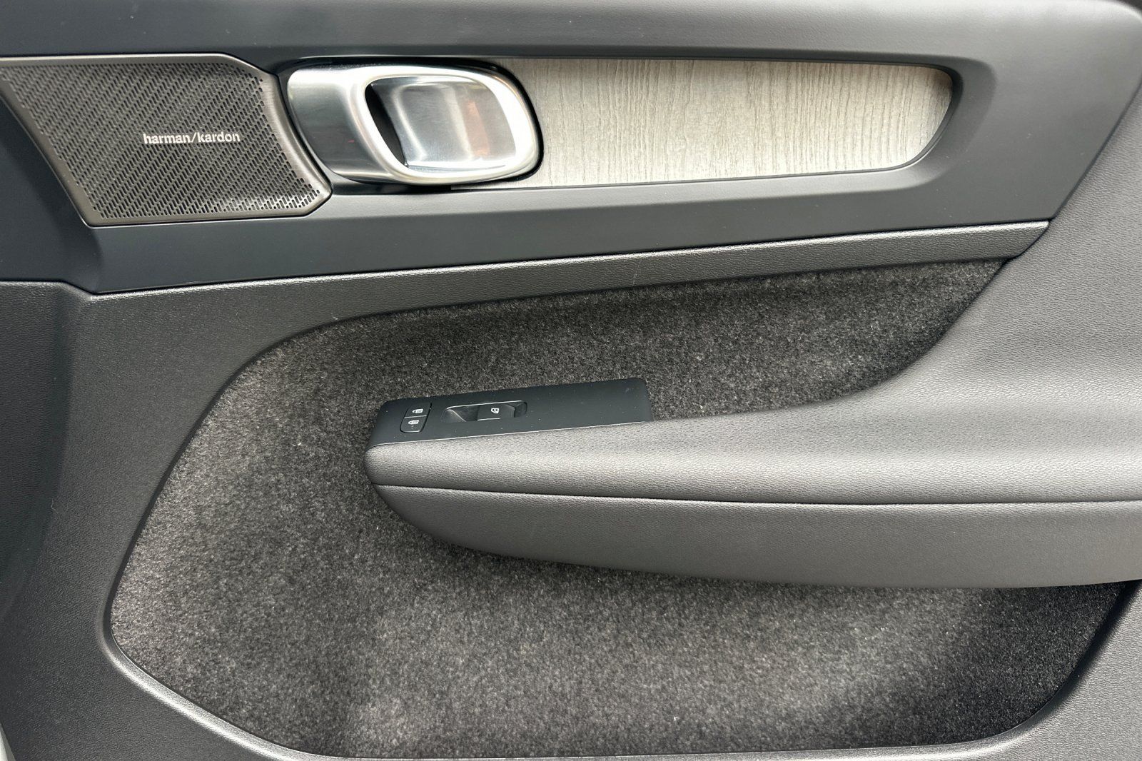Certified 2024 Volvo XC40 B5 Plus w/ Climate Package AWD/4WD image 20