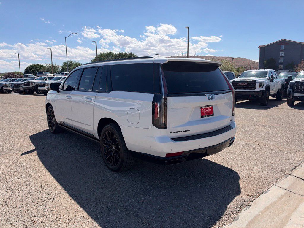 Used 2022 Cadillac Escalade ESV Sport w/ Touring Package AWD/4WD image 7
