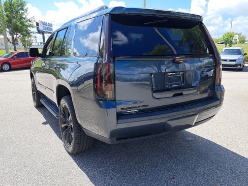 Used 2020 Cadillac Escalade Luxury AWD/4WD image 7
