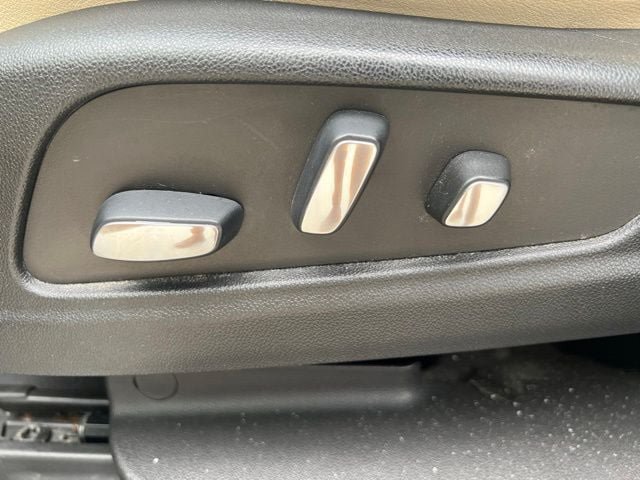 Used 2017 Cadillac XT5 FWD image 17
