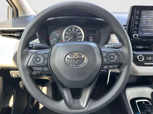 Used 2022 Toyota Corolla LE FWD image 21
