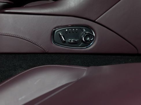 Used 2019 Aston Martin DB11 Coupe image 25