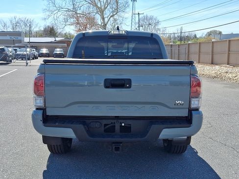 Used 2022 Toyota Tacoma TRD Sport AWD/4WD image 7