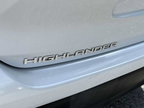 Used 2023 Toyota Highlander LE AWD/4WD image 11