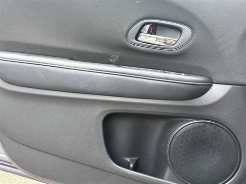 Used 2019 Honda HR-V LX image 31