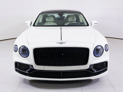 Used 2024 Bentley Flying Spur V8 image 61