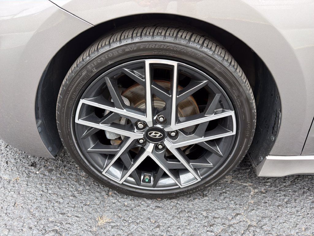 Used 2020 Hyundai Elantra Sport w/ Premium Package 02 FWD image 21