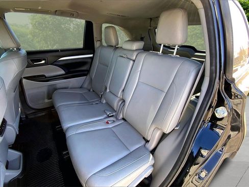 Used 2017 Toyota Highlander XLE image 21