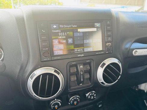 Used 2013 Jeep Wrangler Unlimited Sahara w/ Connectivity Group AWD/4WD image 18