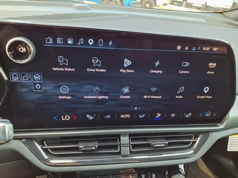 Used 2025 Chevrolet Equinox EV RS FWD image 6