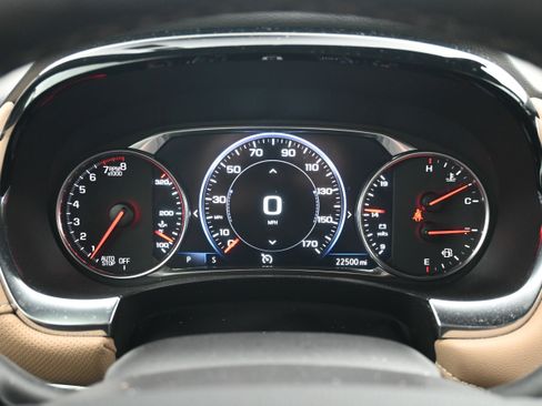 Used 2023 Chevrolet Traverse Premier FWD image 14