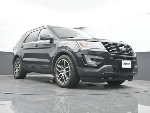 Used 2017 Ford Explorer Sport AWD/4WD image 25