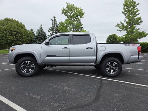Used 2017 Toyota Tacoma TRD Sport AWD/4WD image 20