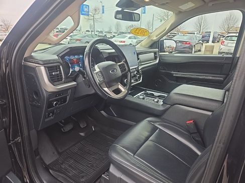 Used 2023 Ford Expedition XLT image 13