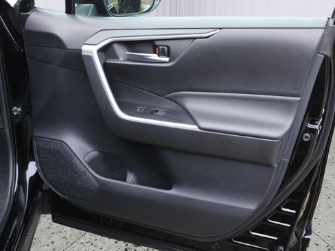 Used 2022 Toyota RAV4 SE image 37