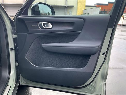 Used 2023 Volvo XC40 Recharge Ultimate image 27