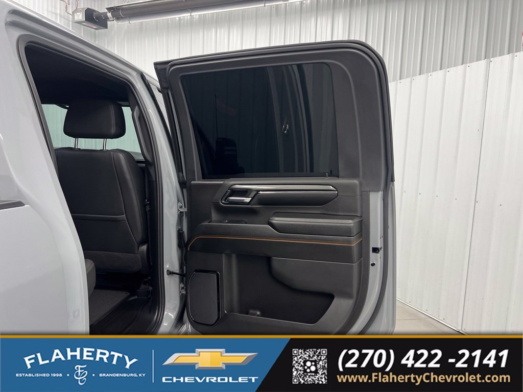 Used 2024 GMC Sierra 3500 AT4 w/ AT4 Premium Plus Package AWD/4WD image 12