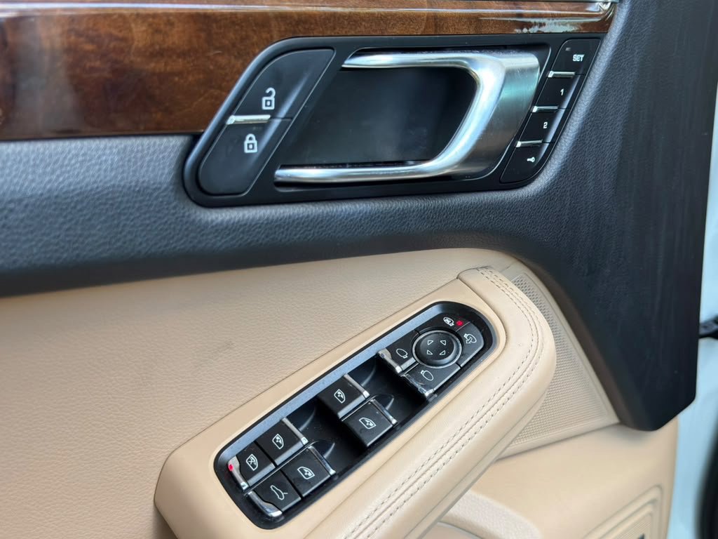Used 2021 Porsche Macan S AWD/4WD image 7