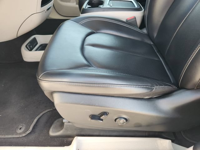 Used 2023 Chrysler Pacifica Touring-L FWD image 26