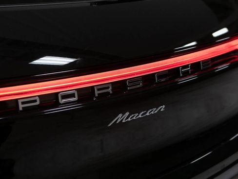 Certified 2025 Porsche Macan image 37