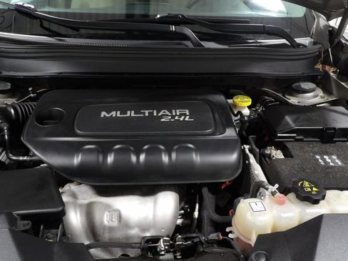 Used 2019 Jeep Cherokee Latitude w/ Cold Weather Group AWD/4WD image 21