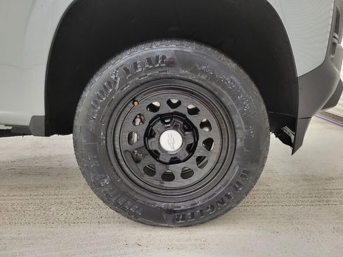 Used 2024 Chevrolet Colorado W/T image 18