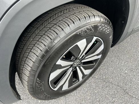 Used 2024 Volkswagen Atlas SE image 11