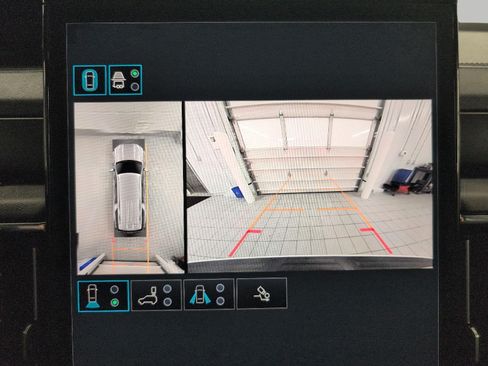 Used 2025 GMC Yukon XL Denali AWD/4WD image 14