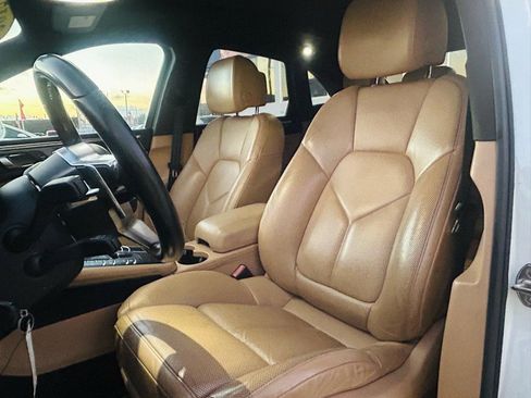 Used 2017 Porsche Macan S image 9