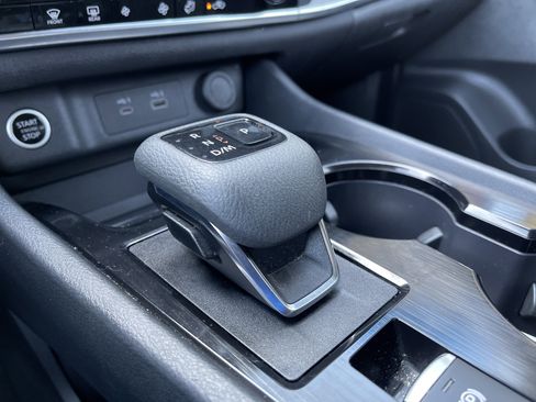 Used 2023 Nissan Rogue SV image 29