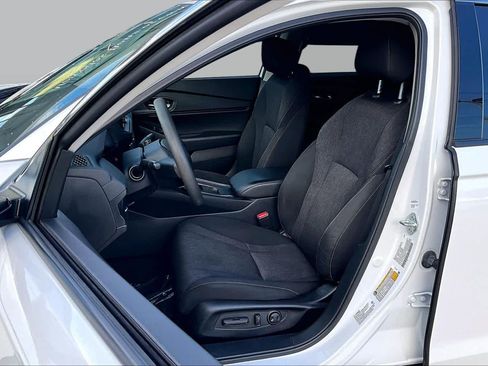 Used 2023 Honda Accord EX image 8