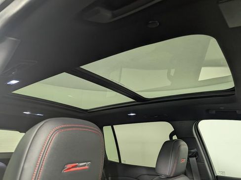 Used 2025 Chevrolet Traverse Z71 image 32