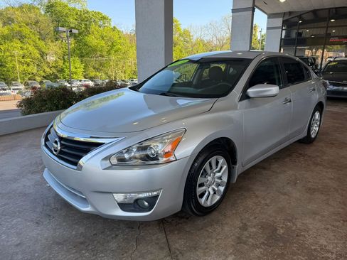 Used 2014 Nissan Altima 2.5 S w/ Display Audio Package image 3