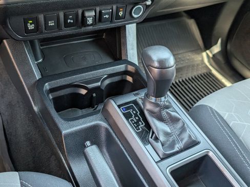 Used 2020 Toyota Tacoma TRD Sport w/ Technology Package AWD/4WD image 16