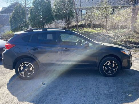 Used 2018 Subaru Crosstrek 2.0i Premium w/ Eyesight System image 9