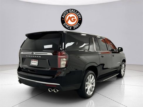Used 2022 Chevrolet Suburban High Country image 7