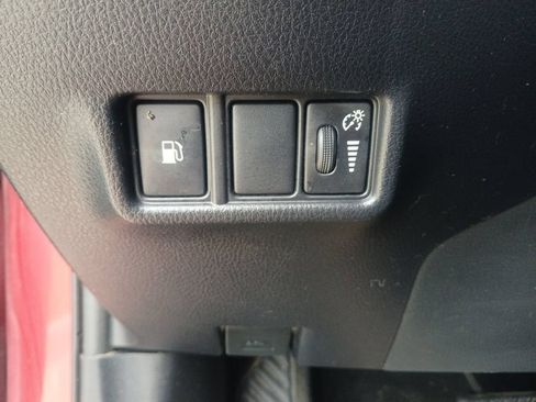 Used 2018 Toyota C-HR XLE FWD image 18