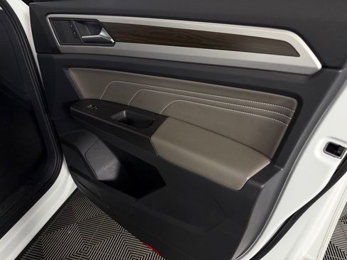 Used 2023 Volkswagen Atlas SE image 35