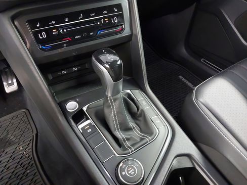 Used 2022 Volkswagen Tiguan SE R-Line image 21