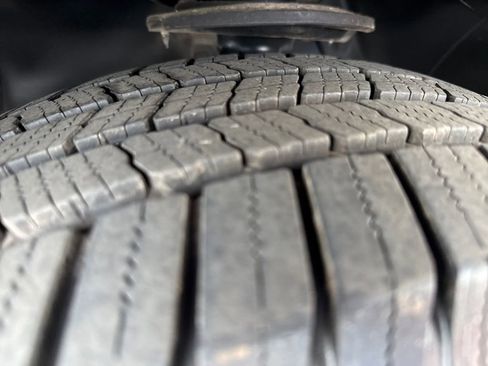 Used 2015 GMC Acadia SLE image 42