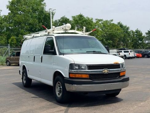 Used 2016 Chevrolet Express 2500 RWD image 3