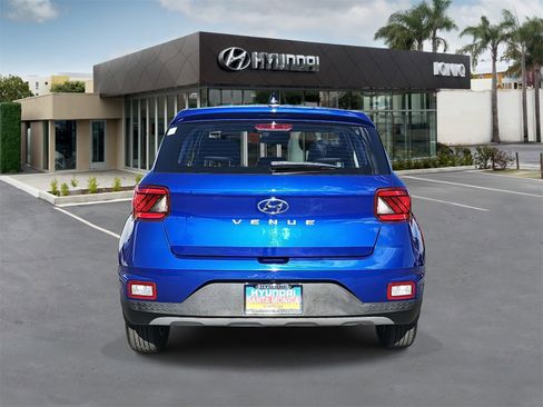 Certified 2022 Hyundai Venue SE image 4