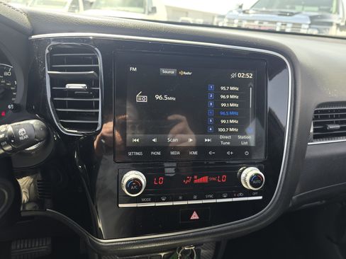 Used 2022 Mitsubishi Outlander SEL image 14