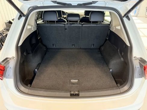 Used 2024 Volkswagen Tiguan SE AWD/4WD image 18